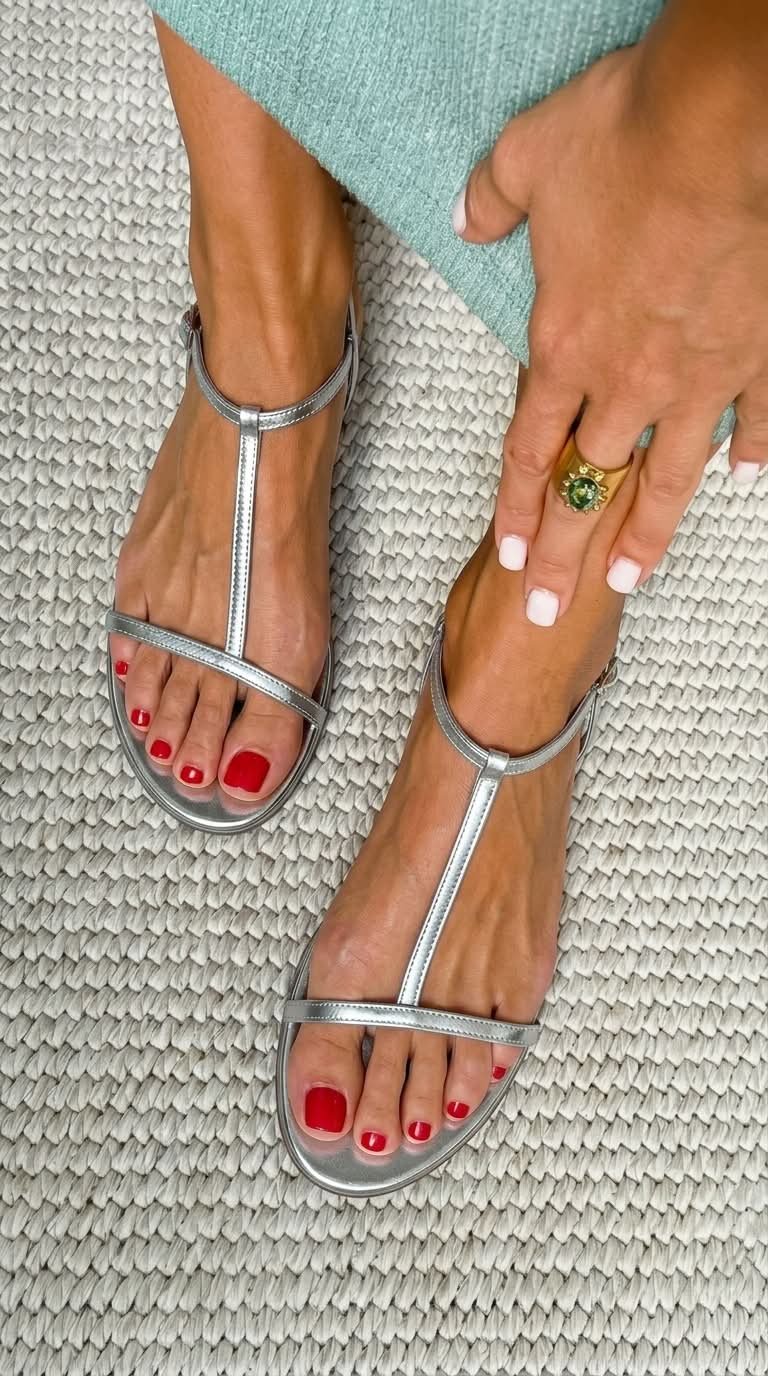 Zafira - Sandali piatti metallizzati con cinturini a T per l'estate