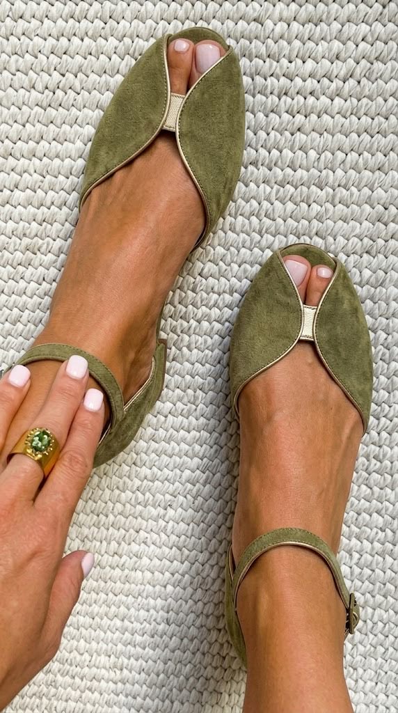 Dorotea - Ballerine eleganti in camoscio con ribete metallizzato e punta aperta