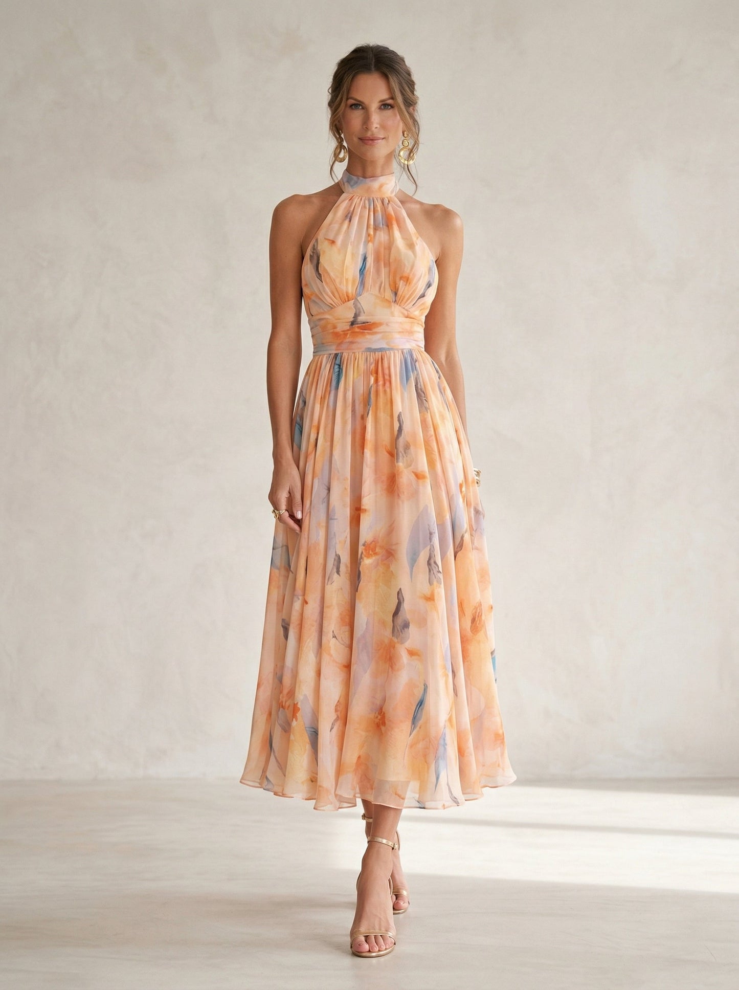 Vestito con scollo a halterneck e stampa ad acquerello