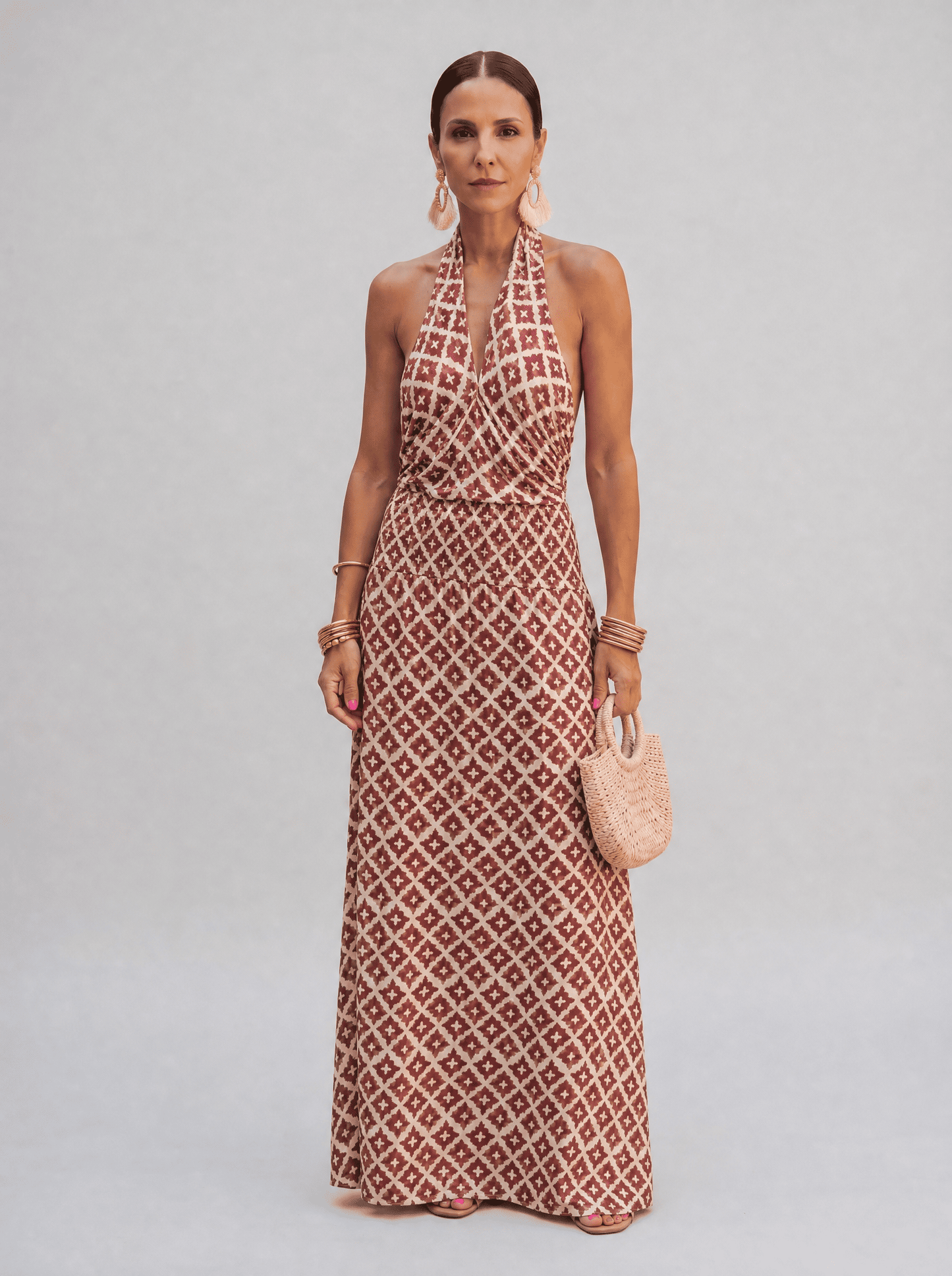 Vestito elegante con spalle scoperte