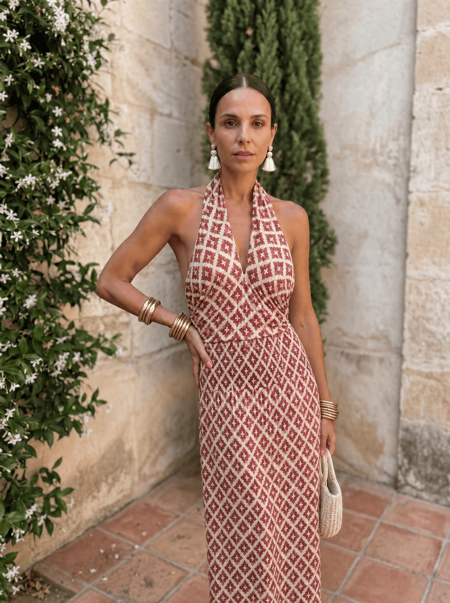 Vestito elegante con spalle scoperte